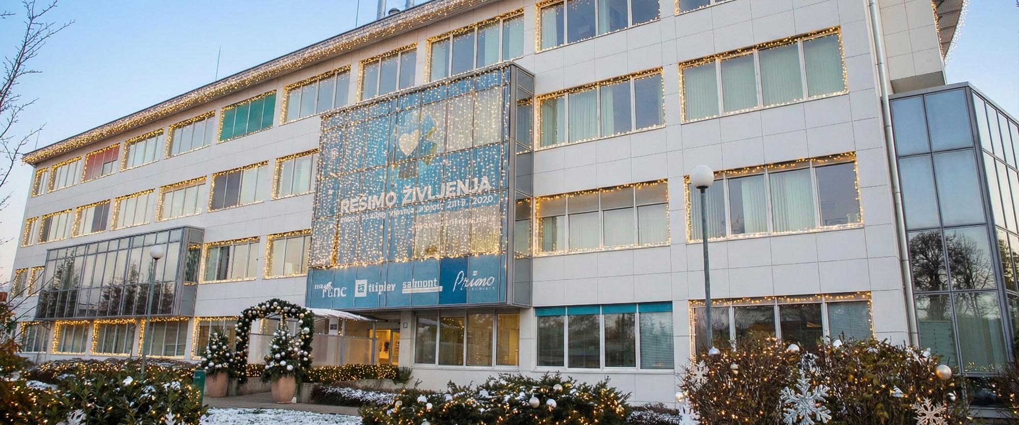 Zdravstveni dom Krško v praznićnem času.