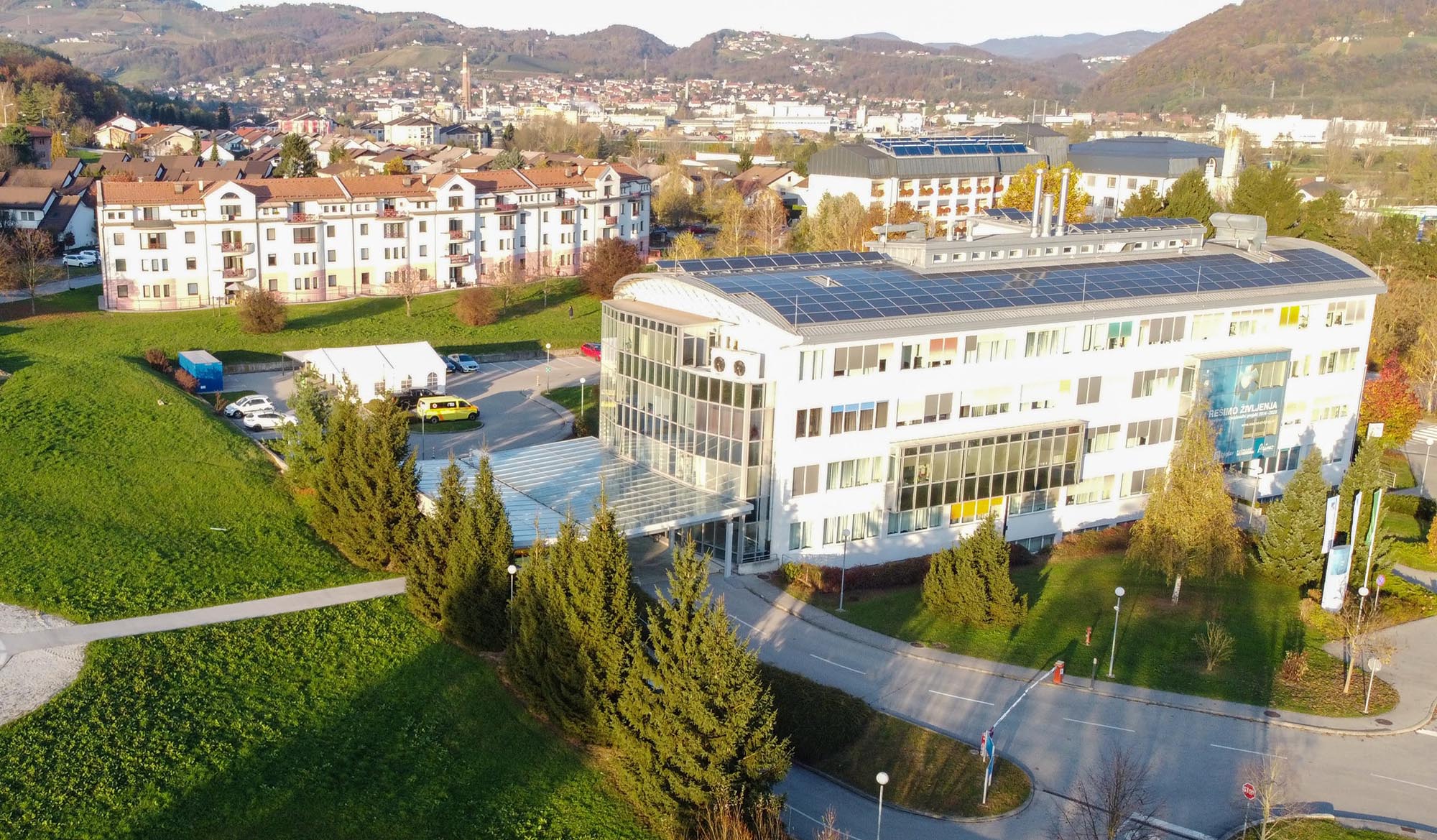 Zdravstveni dom Krško v praznićnem času.